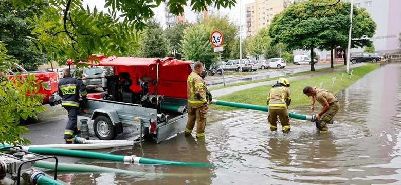 Ogromne ulewy w Wielkopolsce. Ponad 600 zgłoszeń i poszkodowani strażacy