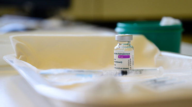 Nem javasolt azoknak beadatniuk az AstraZeneca-vakcina második adagját, akiknek az első után lecsökkent a vérlemezkeszáma /Fotó: MTI/vasvári Tamás 