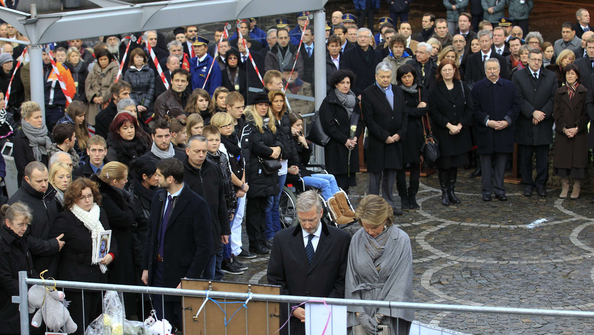 Kilka tysięcy ludzi zgromadziło się dzisiaj w Liege, by uczcić pamięć osób, które dokładnie tydzień temu zginęły w strzelaninie na głównym placu miasta. W uroczystości uczestniczyli m.in. następca belgijskiego tronu książę Filip oraz premier Elio Di Rupo.