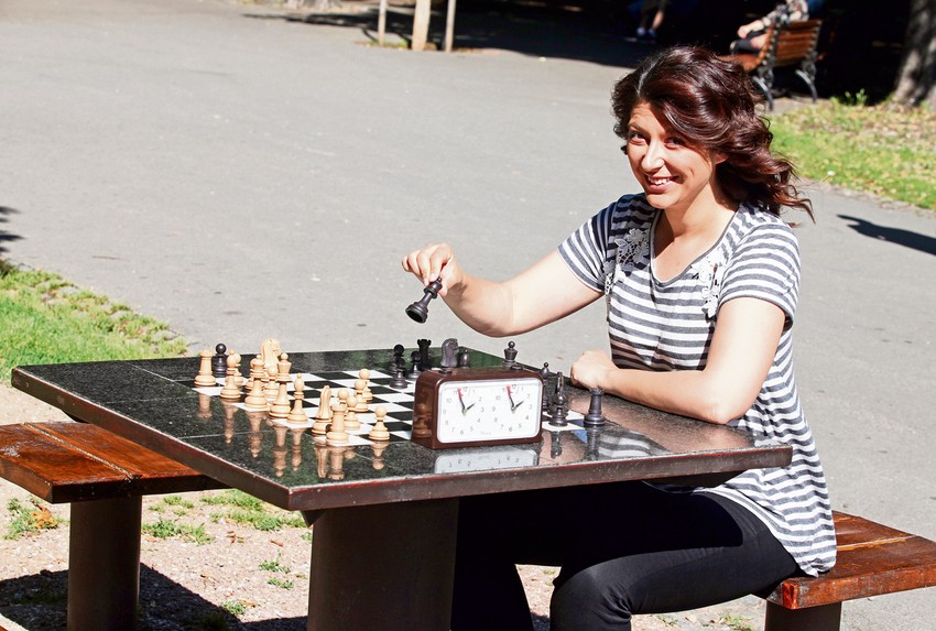 Nevena za šahovskom tablom 