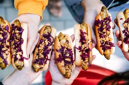 Ikea poszerzyła niedawno menu o wege hot dogi. Czy Polacy się skusili?