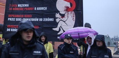 Dzień po "czarnym wtorku" policja wchodzi do Centrum Praw Kobiet. Czego tam szukali?