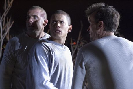 PRISON BREAK: Lincoln (Dominic Purcell, L), Michael (Wentworth Miller, C) and T-Bag (Robert Knepper, R) are on the run in the PRISON BREAK season finale episode 'Flight' airing Monday, May 15 (8:00-9:00 PM ET/PT) on FOX. ©2006 Fox Broadcasting Co. Cr: C. Hodes/FOX
