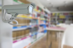 Monitoring w szkołach. UODO chce zmiany przepisów. Apel do Barbary Nowackiej