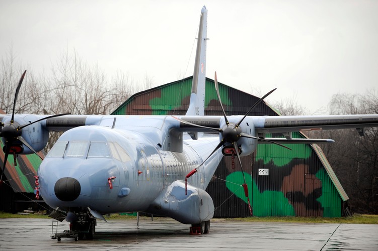 Rok temu w okolicach Mirosławca rozbił się wojskowy samolot transportowy CASA C-295. W katastrofie zgineło 20 oficerów Sił Powietrznych