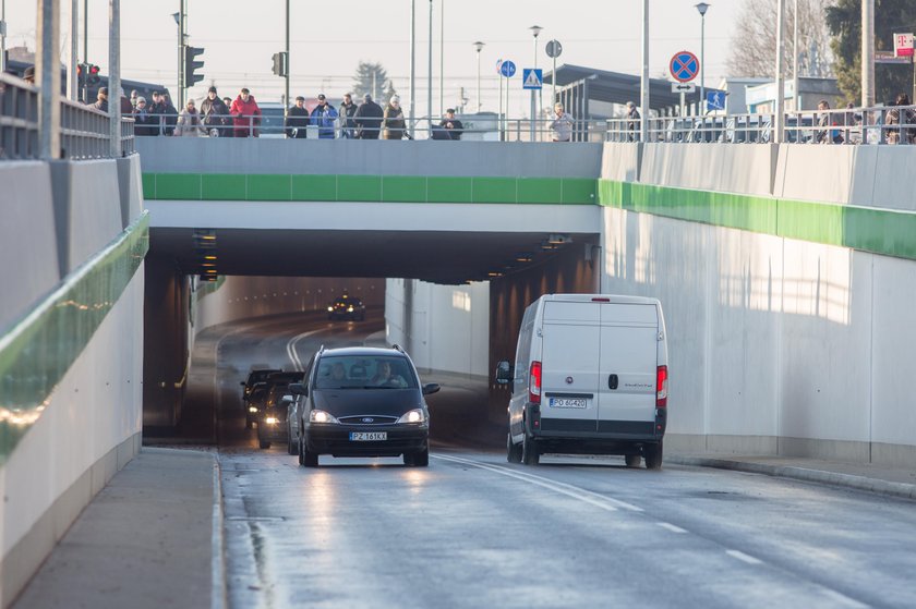 Tunel ma rok i już się sypie