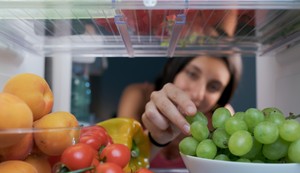 Voće je bogato vitaminima i vlaknima, ali konzumacija uveče izaziva zabrinutost zbog mogućeg povećanja šećera u krvi