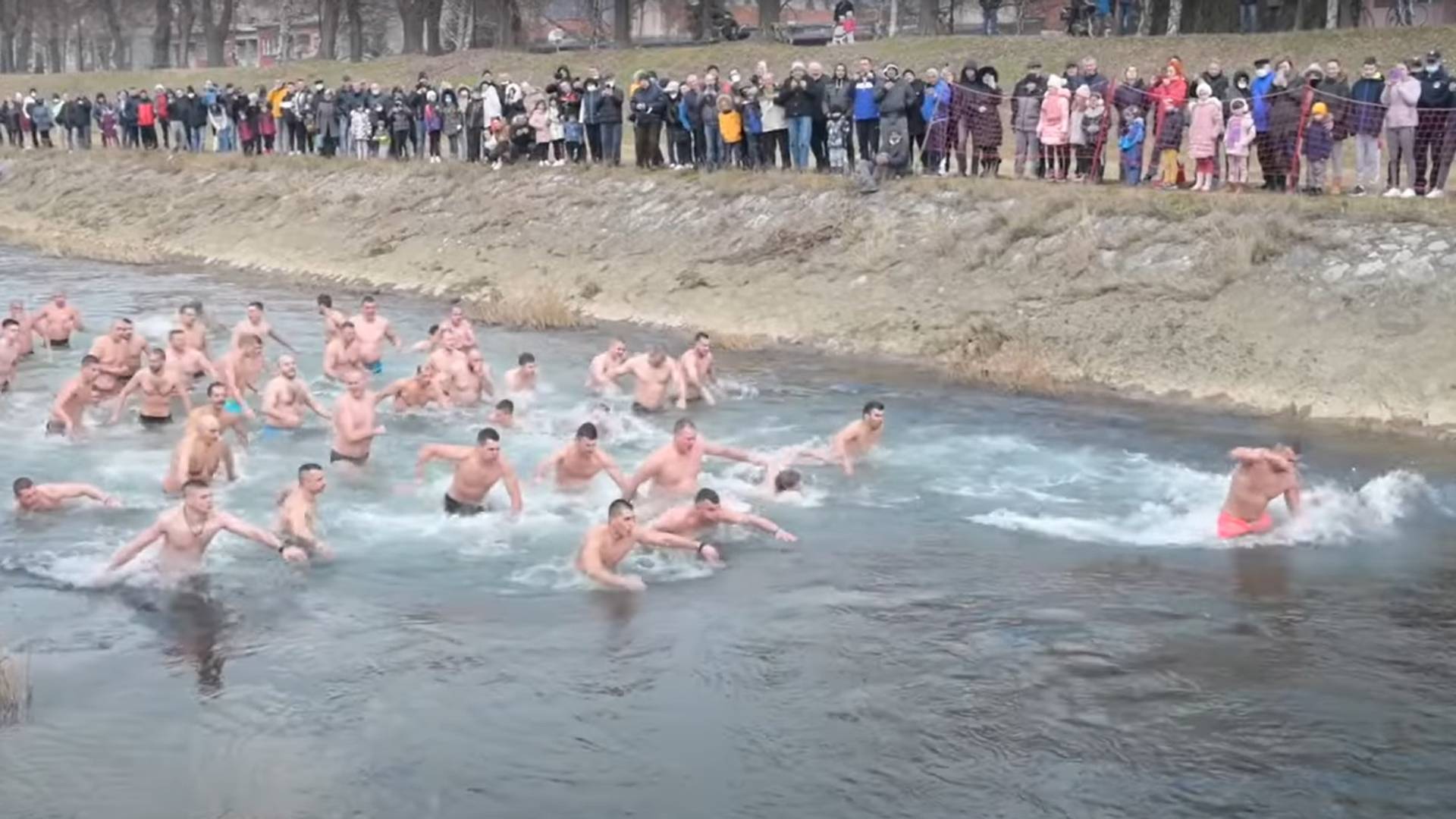 Kada vidite kako Piroćanci plivaju za časni krst, zaboravićete na legendarne Bugare