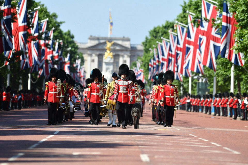 Brytyjska rodzina królewska podczas Trooping The Colour w Londynie