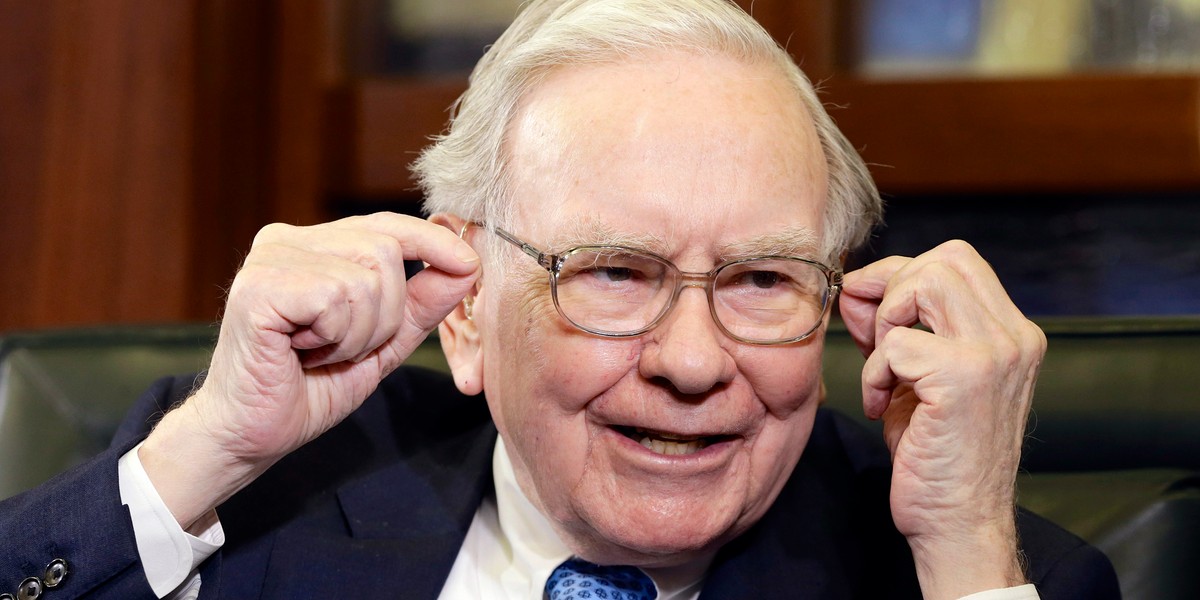 Warren Buffett przez dwa lata gromadził obecny pakiet akcji Apple'a. Wydał 35 mld dol., a teraz wartość pakietu wynosi 109 mld dol. "To jedna z najlepszych inwestycji w historii".