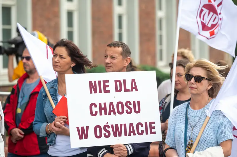 Pikieta pracowników organizacji zrzeszonych w ramach OPZZ przed Urzędem Wojewódzkim w Gdańsku Fot. Piotr Hukalo/East News