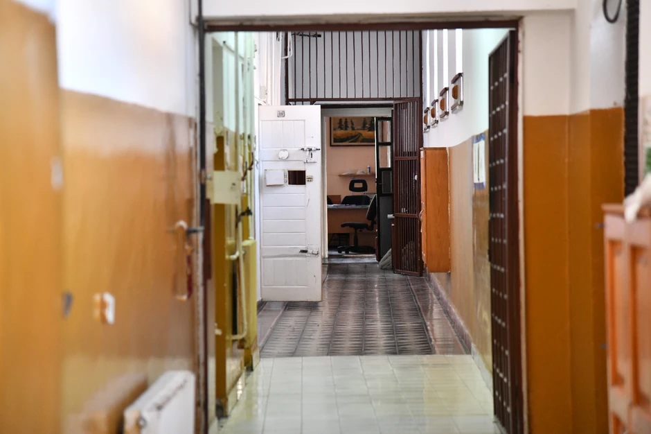 Hodnik gde se nalaze zatvorske sobe za prekršioce samoizolacije