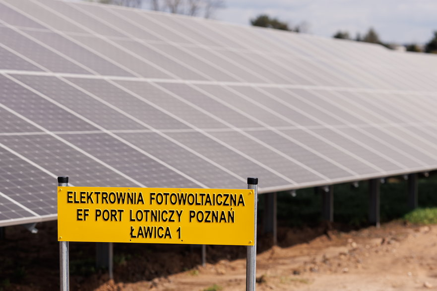 Farma fotowoltaiczna na lotnisku Poznań-Ławica fot. UMWW