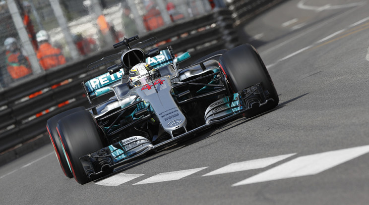 Körrekorddal kezdett Hamilton/Fotó:AFP