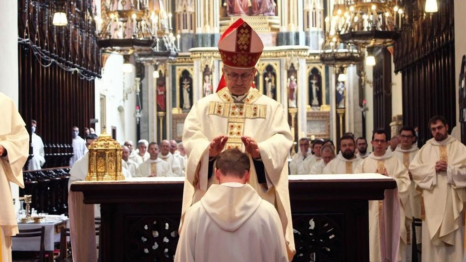 Bp Damian Muskus