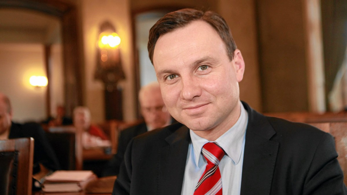 Kandydat PiS na prezydenta Polski, Andrzej Duda apeluje do Bronisława Komorowskiego, by stanął w obronie górników. W liście przesłanym do głowy państwa Duda odnosi się do planu rządu Ewy Kopacz, który: "budzi wśród górników i ich rodzin w pełni uzasadnione poczucie lekceważenia i świadomego wprowadzania ich w błąd" - czytamy w liście. Zdaniem Dudy władze Polski wykazują się brakiem gotowości "do poważnej rozmowy".