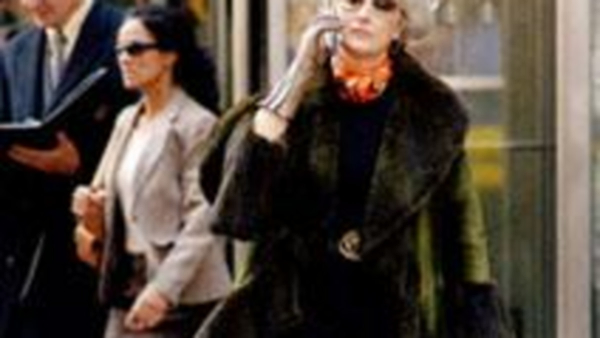 Meryl Streep twierdzi, że przebieranie się w eleganckie kreacje bohaterki filmu "Diabeł ubiera się u Prady" było bardzo wyczerpującym zajęciem.