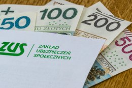 PiS obiecuje wcześniejsze emerytury. To może być finansowa pułapka [WYLICZENIA]