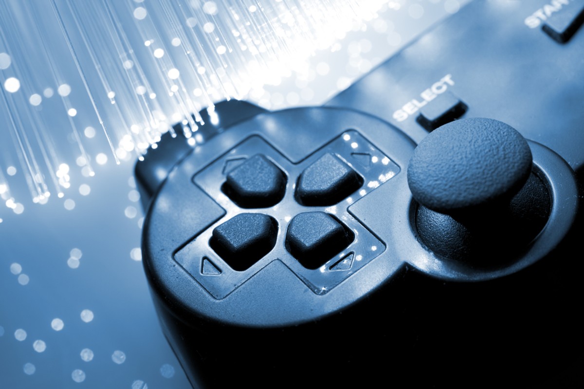 Prezentujemy konsolowe, „kamienie milowe”, które gościły w naszych domach na przestrzeni ostatnich 40 lat – od pierwszej aż do ósmej generacji. PlayStation czy XboX? Sega Saturn czy Nintendo 64? SNES czy Dreamcast? Wybór należy do was.