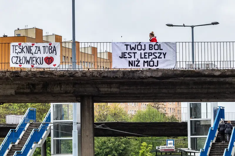 Baner w Gdańsku z hasłem &quot;Twój ból jest lepszy niż mój&quot;, fot. East News / Piotr Zagiell