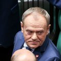 Tusk z mównicy obiecuje "babciowe". 1,5 tys. zł na miesiąc