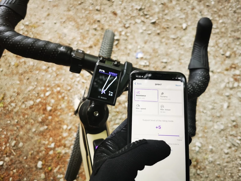 Za pomocą aplikacji można dostosować działanie napędu w rowerze elektrycznym do swoich preferencji. W napędach Bosch apka pozwala także uruchomić nawigację na wyświetlaczu