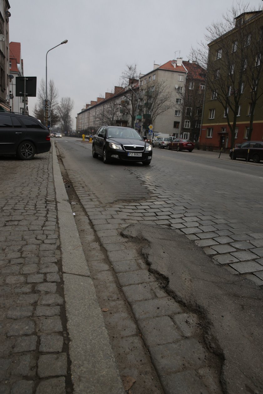 Ul. Wyszyńskiego we Wrocławiu, odcinek między ul. Nowowiejską a ul. Mosbacha