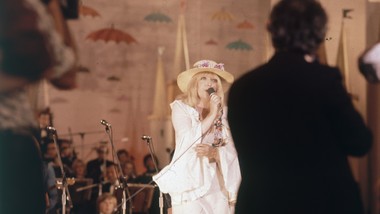 Ten sentymentalny QUIZ z hitów PRL to prawdziwe wyzwanie. Dokończysz słowa piosenki?