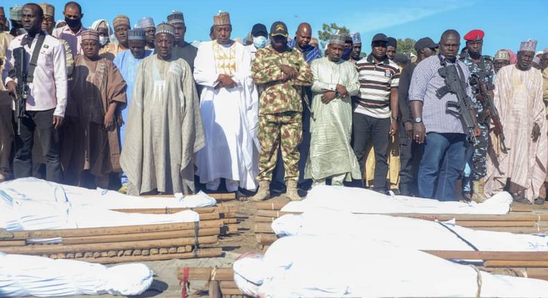 Borno state Governor, Prof. Babagana Zulum leads horrified kinsmen to bury 43 rice farmers killed by Boko Haram. [Twitter/@ProfZulum]