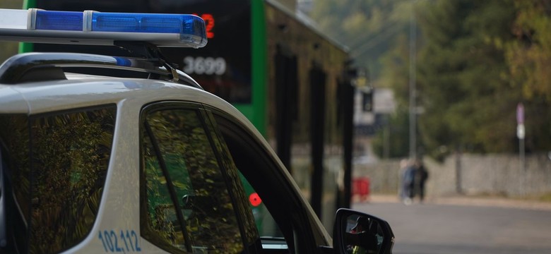 Potrącił policjanta. Kiedy go sprawdzono, okazało się, że ma... zwłoki w wersalce