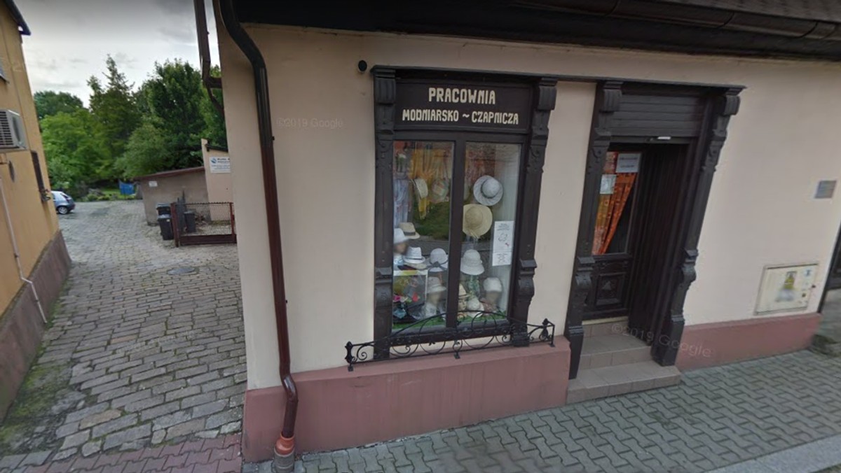 Znana pracownia modniarsko-czapnicza w Pszczynie w woj. śląskim potrzebuje wsparcia w okresie pandemii. "W sprzedaży czapki i kapelusze polskich producentów, m.in. kultowego Polkapu ze Skoczowa" - napisał pan Jakub. O jego wiadomości poinformował na Instagramie znany profil Make Life Harder.