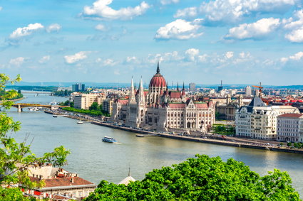 Węgry przed Polską w walce z inflacją. Ale zdaniem ekonomistów też robią za mało