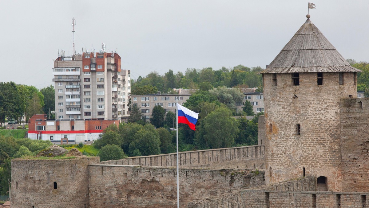 Tvrđava Ivangorod na ruskoj strani, na samoj granici estonskog grada Narva sa Rusijom