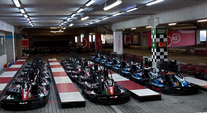 Tor dysponuje flotą ponad 40 nowoczesnych gokartów marki Sodi Kart – w wersjach SR4 o mocy 6,5 KM, tandemów dla dzieci oraz gokartów dla najmłodszych. 