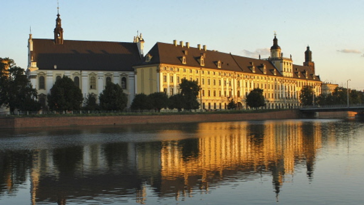 "Gazeta Wyborcza Wrocław": Od października samochody nie będą mogły jeździć ul. Św. Jadwigi, a mosty Młyńskie i Piaskowy będą tylko dla tramwajów i pieszych.