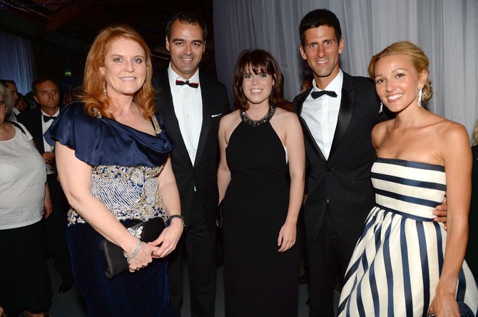 Milutin Getsbi sa Jelenom i Novakom Đokovićem i Sarom Ferguson i njenom ćerkom princezom Evgenijom 2013. u Londonu foto: Richard Young/ Shutterstock Editorial