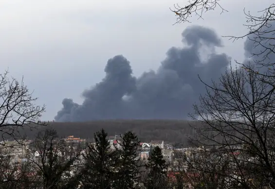 Atak rakietowy we Lwowie. Słychać "ryk płomieni"