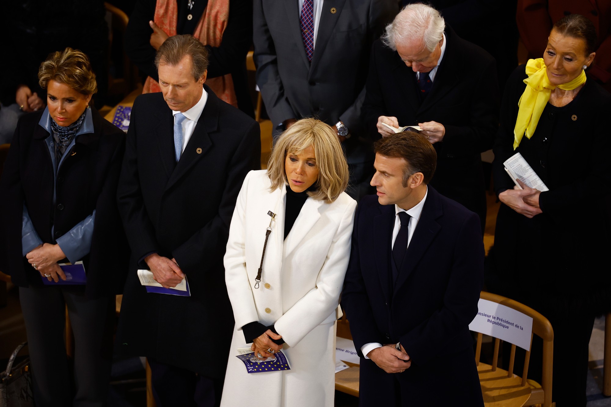 Prvá omša v zrekonštruovanej katedrále Notre-Dame v Paríži - Emmanuel Macron a jeho manželka Brigitte Macron.
