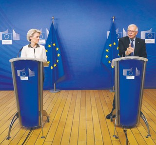 Unia Europejska kupi i dostarczy broń dla Ukrainy