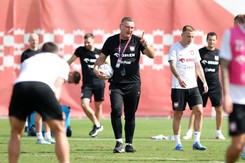 Dzień piłkarzy po awansie. Trening, zwiedzanie i spotkania rodzinami [WIDEO]