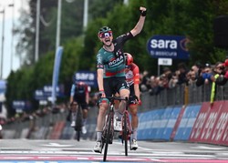 Denz wygrał 14. etap, Armirail nowym liderem Giro d'Italia