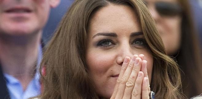 Kate Middleton dopinguje księżniczkę Zarę podczas olimpiady w Londynie. Zara Phillips startowała we wszechstronnym konkursie konia wierzchowego.