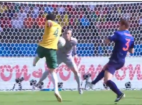 FIFA ogłosiła nominacje do bramki roku. Czy kobieta pokona van Persiego, Costę i Ibrahimovicia?