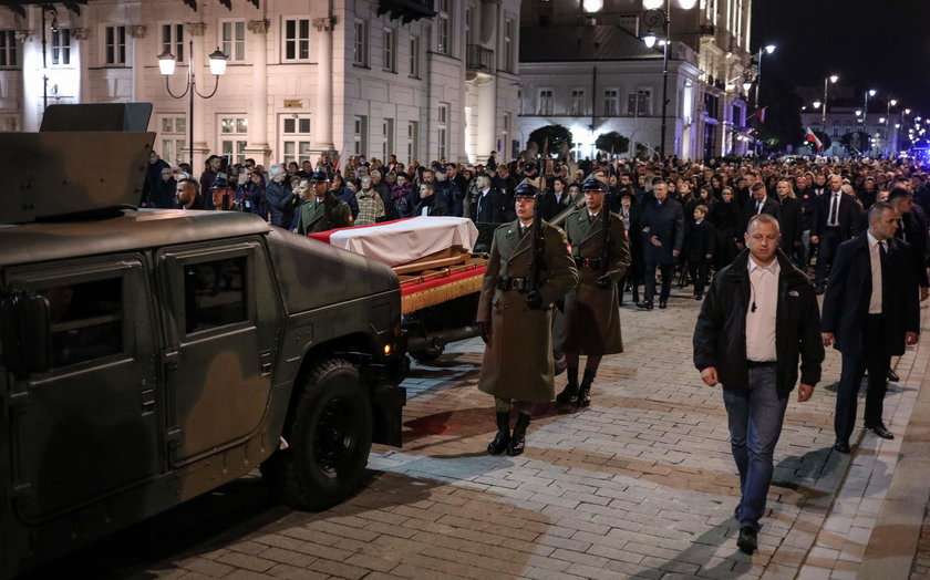 Kondukt żałobny na ulicach Warszawy