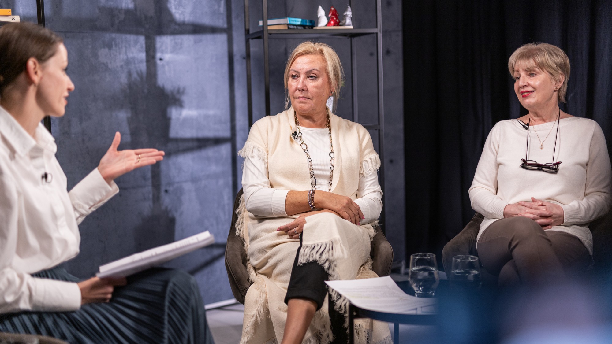 Hostkami Babsy Jagušák bola v časti o prevencii rakoviny prsníka výkonná riaditeľka neziskovej organizácie Liga proti rakovine Eva Kováčová a tiež lekárka profesorka Viera Lehotská, hlavná odborníčka MZ SR pre rádiológiu