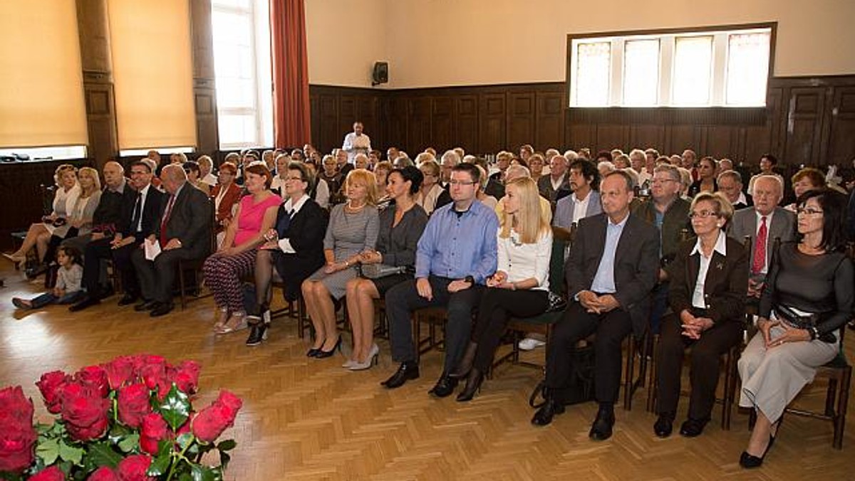 Tańsze restauracje, sklepy z żywnością, usługi czy też bilety na wydarzenia kulturalne lub sportowe. W Olsztynie przybywa miejsc przyjaznych seniorom. Ci potrafią się odwzajemnić.