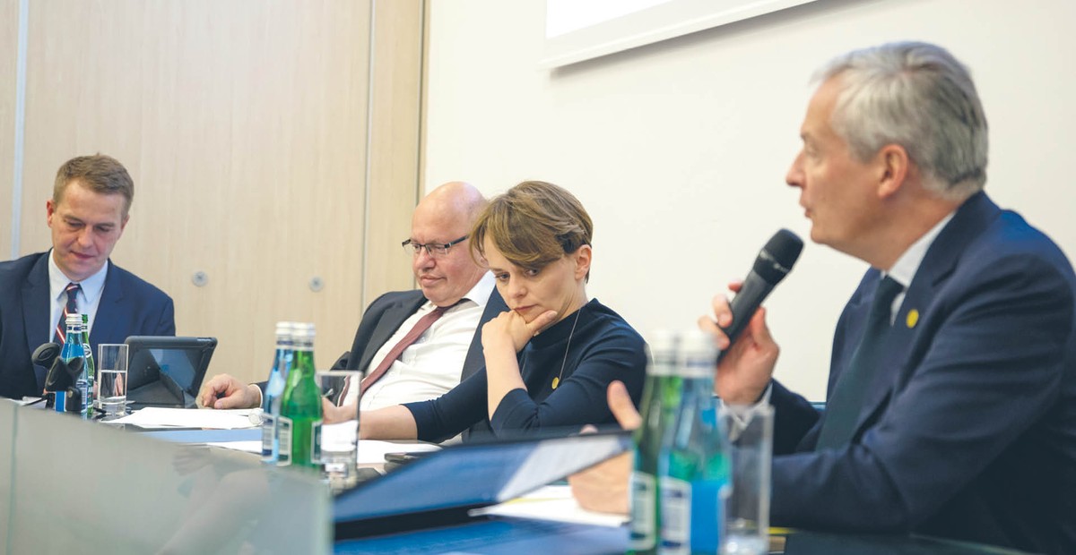 Dzień przed podpisaniem w Poznaniu deklaracji ws. unijnej polityki konkurencji, Orlen poinformował, że złożył do KE formalny wniosek o zgodę na przejęcie kapitałowe Lotosu.