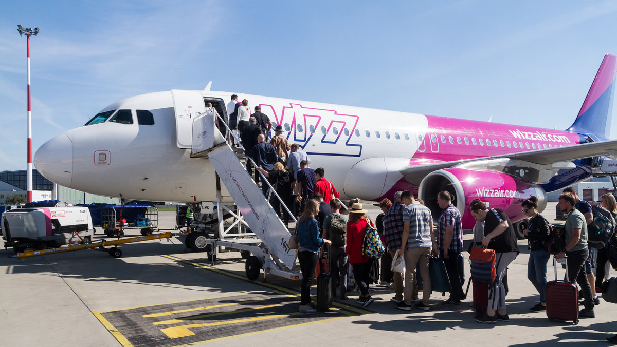 89-latka miała lecieć do Słowenii. Wizz Air wysadził ją... w Poznaniu