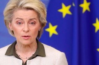 Ursula von der Leyen: UE po raz pierwszy sfinansuje zakup i dostawę broni do zaatakowanego kraju