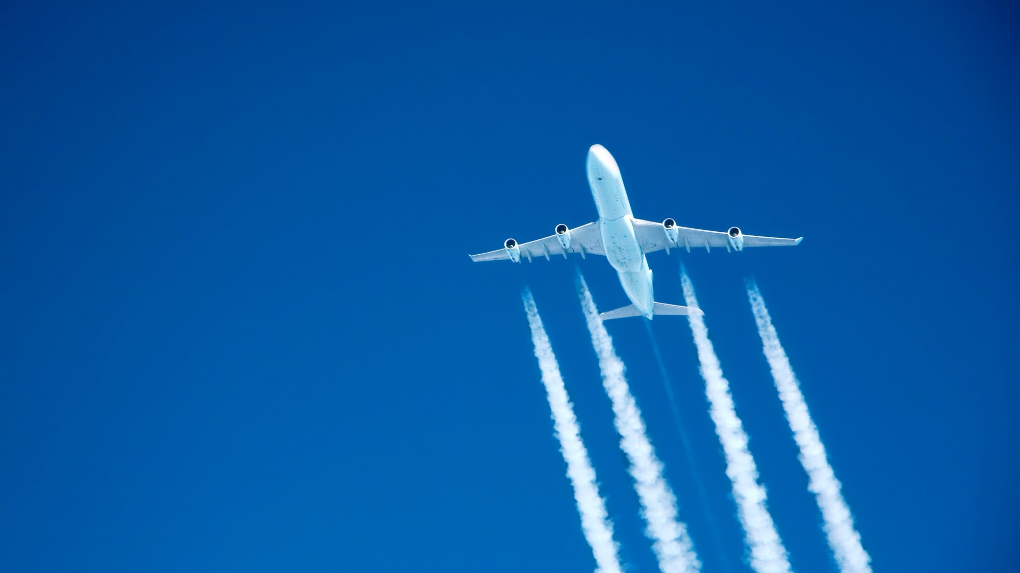 Google mení trasy lietadiel, aby ochladil planétu. Ako to funguje?